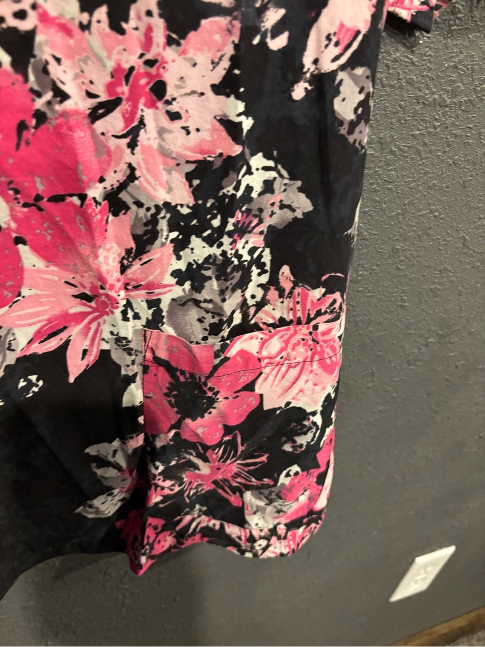 Ladies Healing Hands Floral Scrub Top - Picture 3 of 5